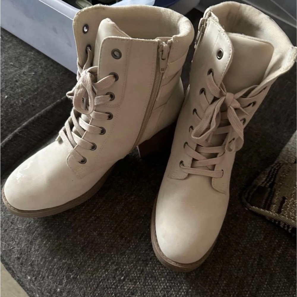 Size 10 Fergie boots